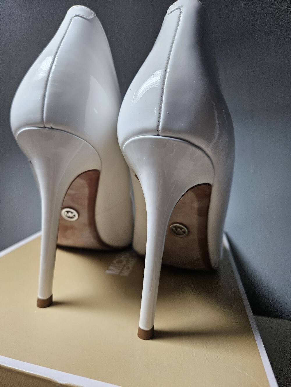 Michael Kors Amara Patent Leather Pump Optic White 10M Stiletto Heel - Picture 4 of 7